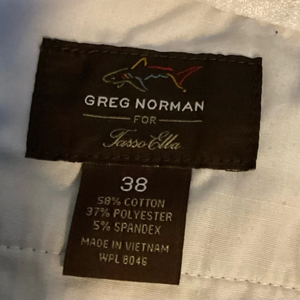 Greg Norman Men's Tan Plaid Cargo Shorts